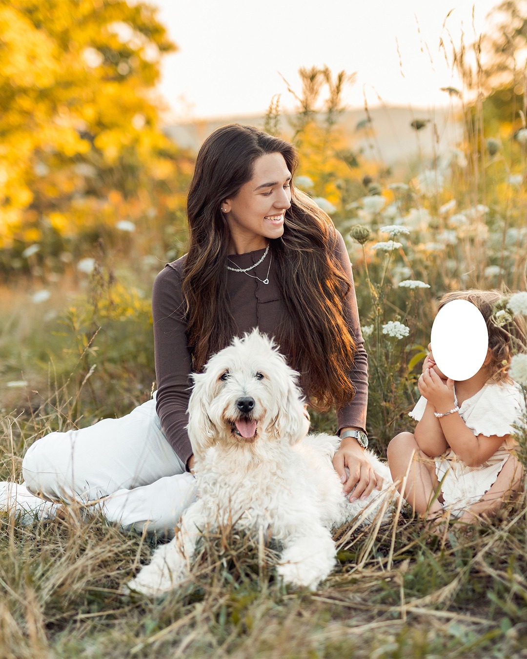 Ein ganz besonderes Shooting: Kind & Hund 🤍🐾

Wenn ein Hund und ein Kind gemeinsam aufwachsen, entsteht oft eine ganz besondere Verbindung.

Der Hund ist dabei, wenn die ersten Schritte gemacht werden. Und genau diese Verbindung wollte ich bei diesem Shooting festhalten.

Nicht perfekt inszeniert und nicht ständig beide in die Kamera schauend. Sondern so, wie sie miteinander sind: vertraut, liebevoll und manchmal auch ein bisschen chaotisch. 😊

Denn gerade bei Kindern und Hunden entstehen die schönsten Bilder oft dann, wenn sie einfach miteinander sein dürfen.

_____

www.nina-herr.de

#hundefotografie #hundefotoshooting #hundundkind 
Hundefotografie mit Kind
Hund und Kind Fotoshooting 
Hundefotograf Stuttgart
Hundefotoshooting Stuttgart
Hundefotografie Stuttgart